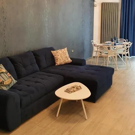 Alezzi Beach Seaview Apartment *